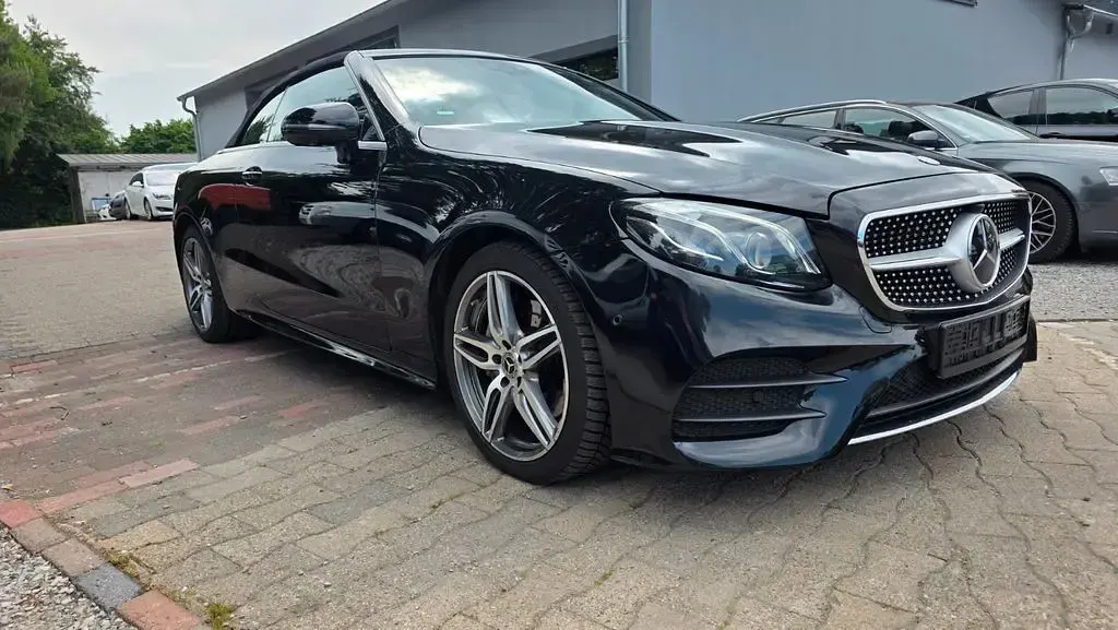 Gebraucht Mercedes E220 AMG line 194 PS (142 kW) 2019 Schwarz Cabrio
