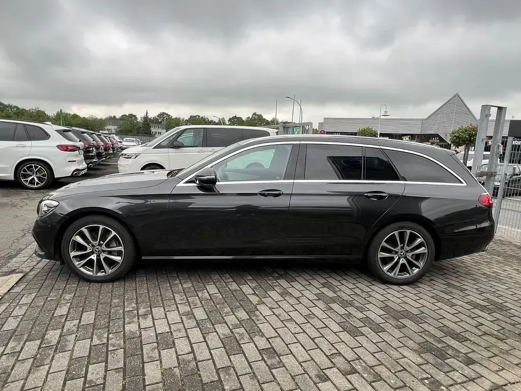Second-hand Mercedes E300 265 CP (194 kW) 2023 Gri Berlinǎ
