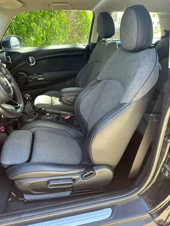 Usado Mini ONE 102 CV (75 kW) 2019 Negro Utilitario