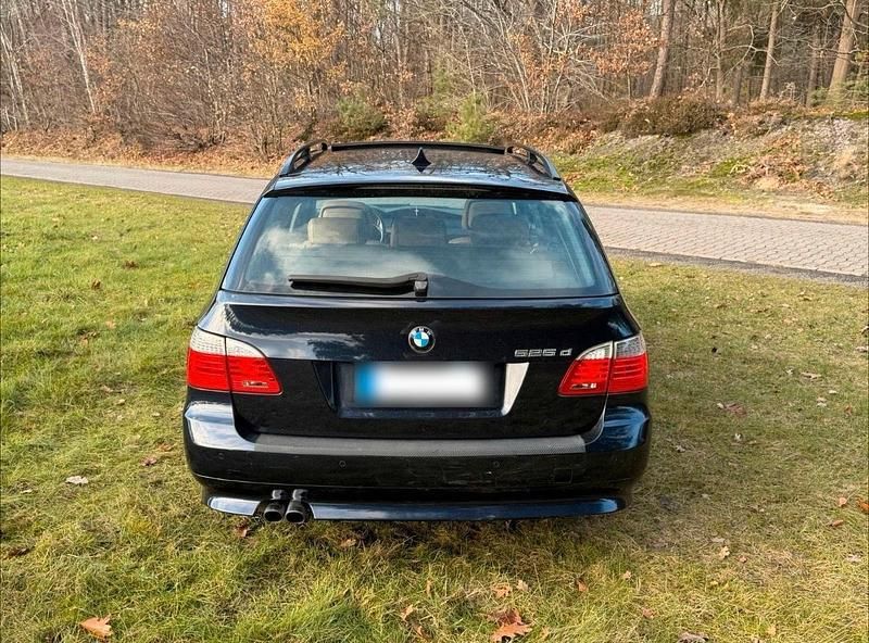 Usata BMW 525 197 CV (144 kW) 2008 Blu Station wagon