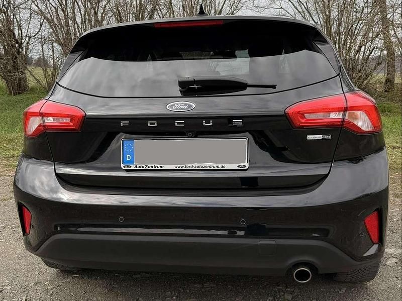 Second-hand Ford Focus 125 CP (91 kW) 2022 Negru Berlinǎ