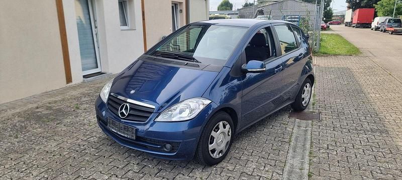 Blau Gebraucht 2011 Mercedes A180 Kleinwagen | 1.990 € (Fairer Preis) - Bild 1/4
