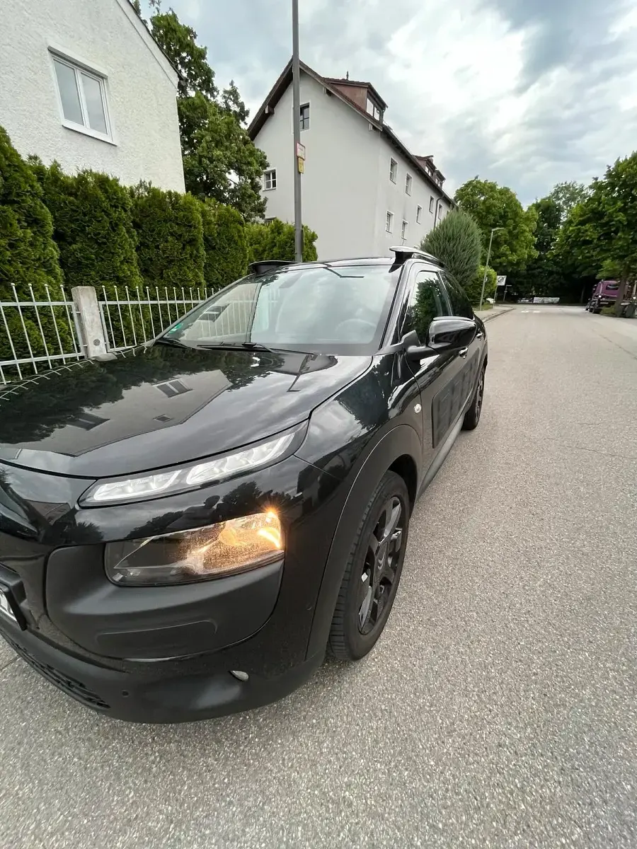 Gebraucht Citroën C4 82 PS (60 kW) 2016 Schwarz Limousine