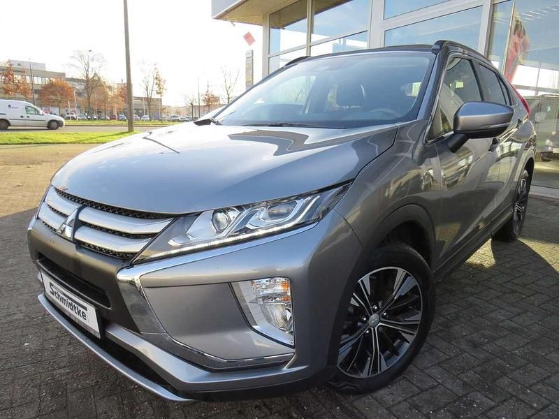 Platinumgrau (m) Gebraucht 2020 Mitsubishi Eclipse Cross Diamant Edition SUV | 19.890 € (Fairer Preis) - Bild 1/4