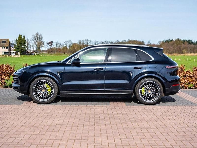 Second-hand Porsche Cayenne 462 CP (339 kW) 2018 Albastru SUV