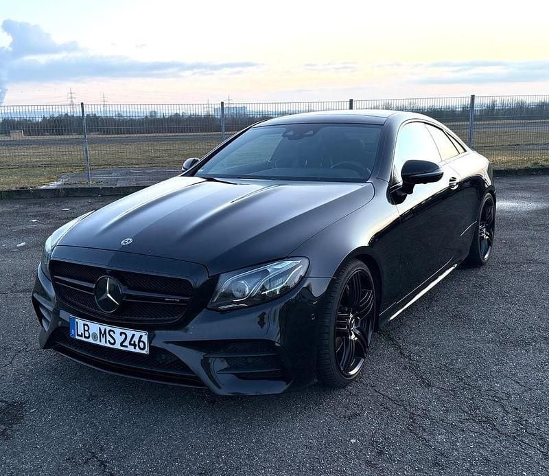 Schwarz Gebraucht 2017 Mercedes E400 Coupé | 32.500 € (Fairer Preis) - Bild 1/4