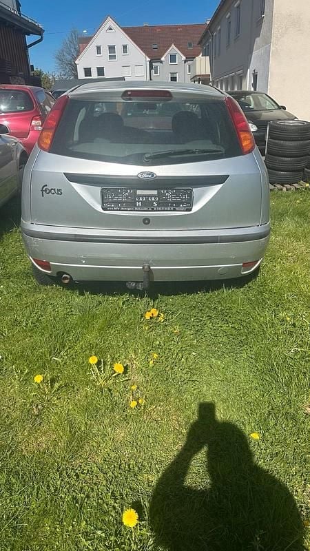 Usata Ford Focus 75 CV (55 kW) 1999 Argento Utilitaria
