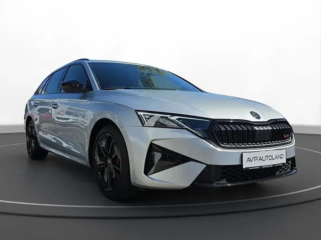 Gebraucht Skoda Octavia RS 265 PS (194 kW) 2025 Silber Kombi