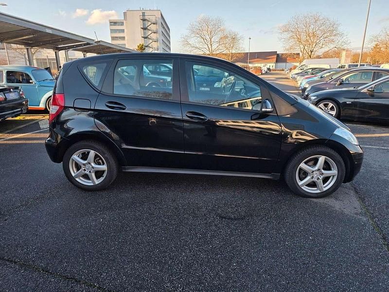 Gebraucht Mercedes A180 109 PS (80 kW) 2011 Schwarz Kleinwagen