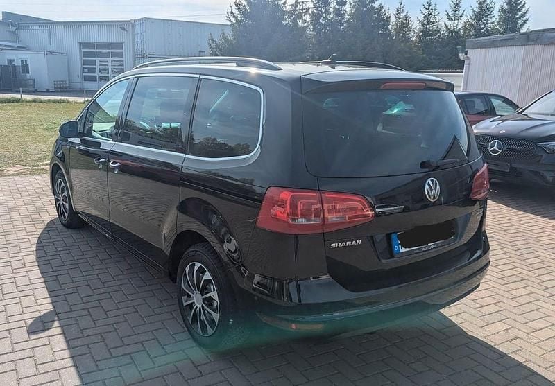 Second-hand VW Sharan 170 CP (125 kW) 2012 Negru Monovolum