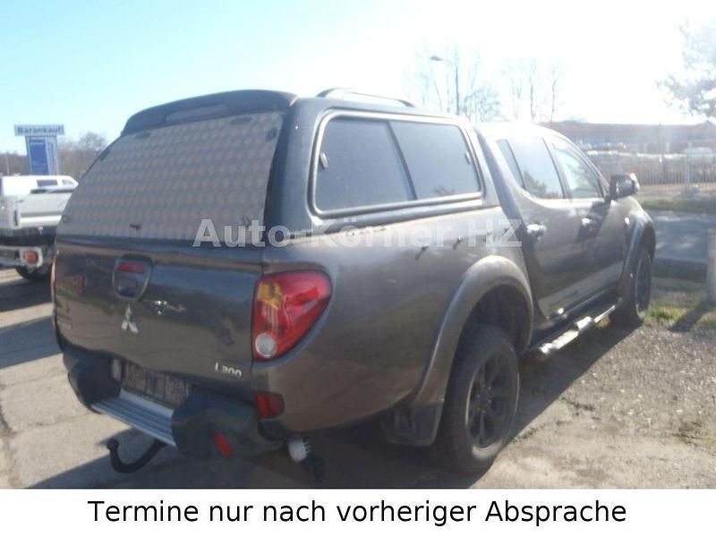 Gebraucht Mitsubishi L200 178 PS (130 kW) 2013 Grün Pickup