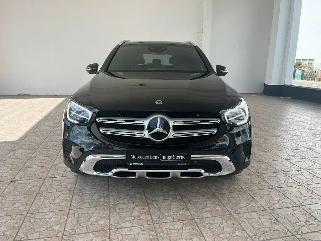 Gebraucht Mercedes GLC300 245 PS (180 kW) 2022 Metalliclack obsidianschwarz SUV