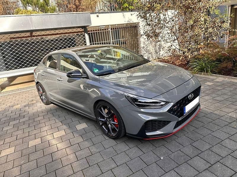 Grau Gebraucht 2021 Hyundai i30 N Performance Limousine | 30.900 € (Fairer Preis) - Bild 1/4