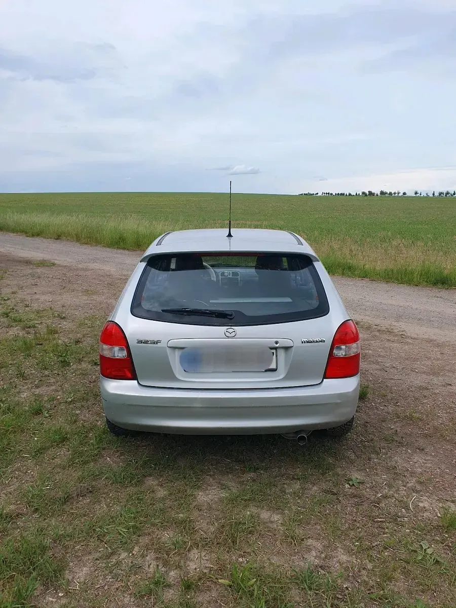 Gebraucht Mazda 323F 2001 Silber Limousine