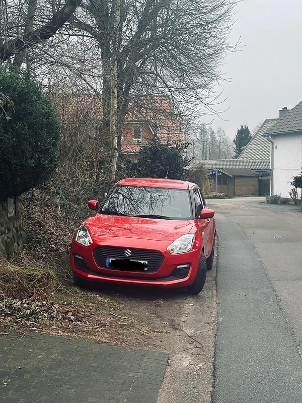 Rot Gebraucht 2018 Suzuki Swift Limousine | 9.500 € (Fairer Preis) - Bild 1/1