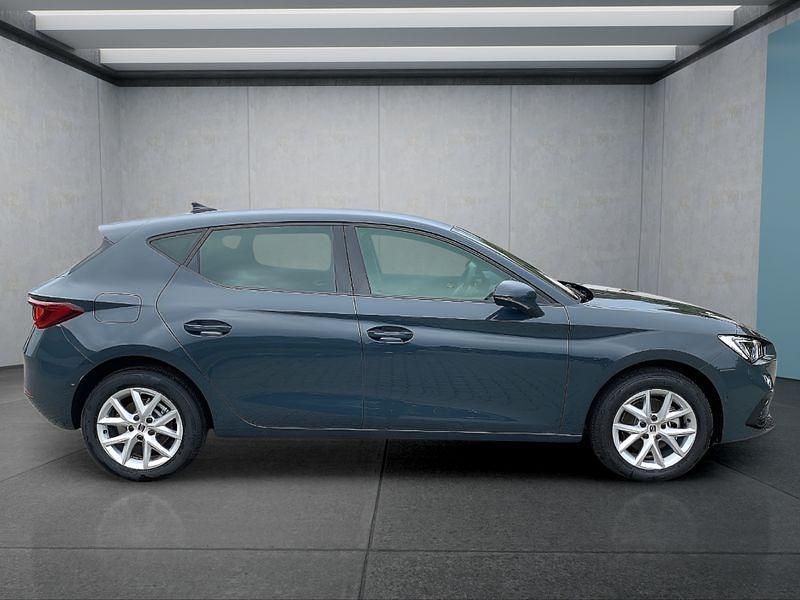 Neu Seat Leon Style 116 PS (85 kW) 2025 Blau Kleinwagen