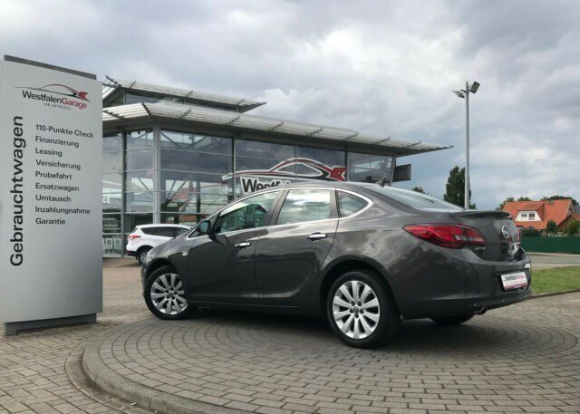 Gebraucht Opel Astra 140 PS (102 kW) 2013 Grau metallic Limousine