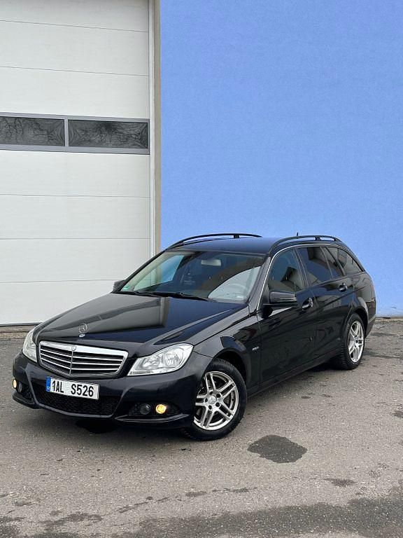 Gebraucht Mercedes C220 170 PS (125 kW) 2012 Schwarz Limousine