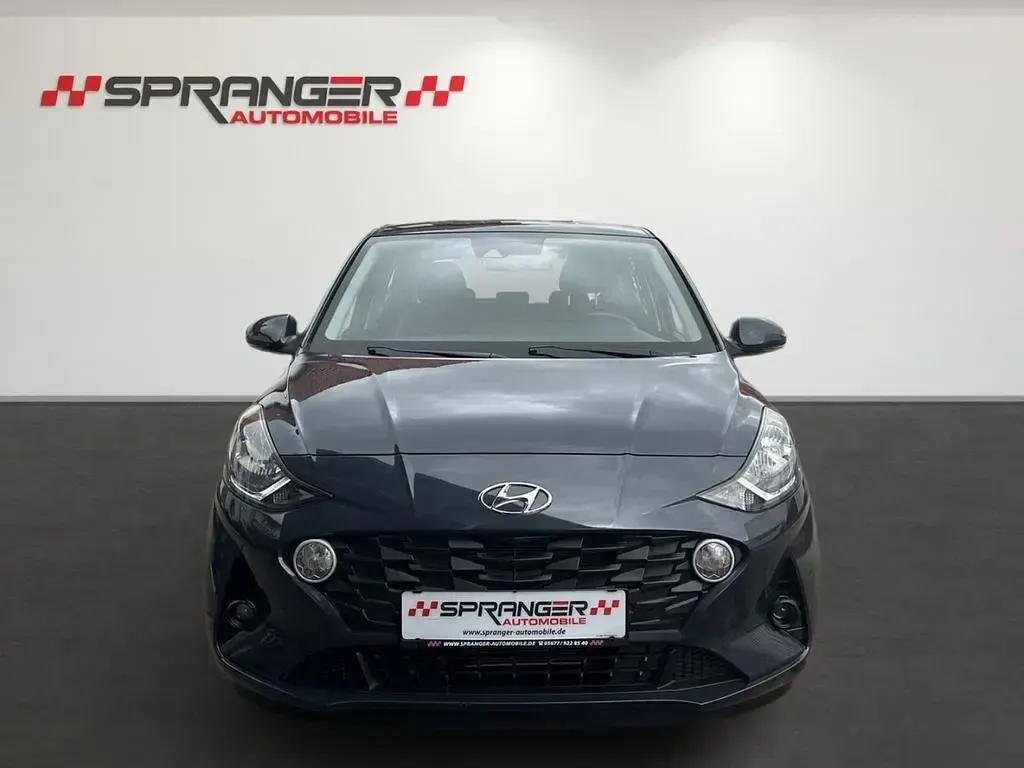 Gebraucht Hyundai i10 Trend 84 PS (61 kW) 2022 Auroragrey Kleinwagen