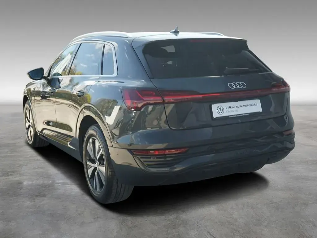 Second-hand Audi Q8 e-tron Advanced 250 kW (340 CP) 2023 Gri SUV