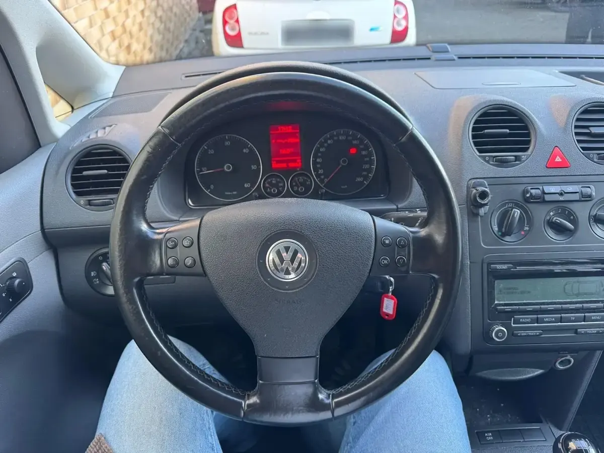 Gebraucht VW Caddy Maxi 105 PS (77 kW) 2009 Silber Van / Kleinbus