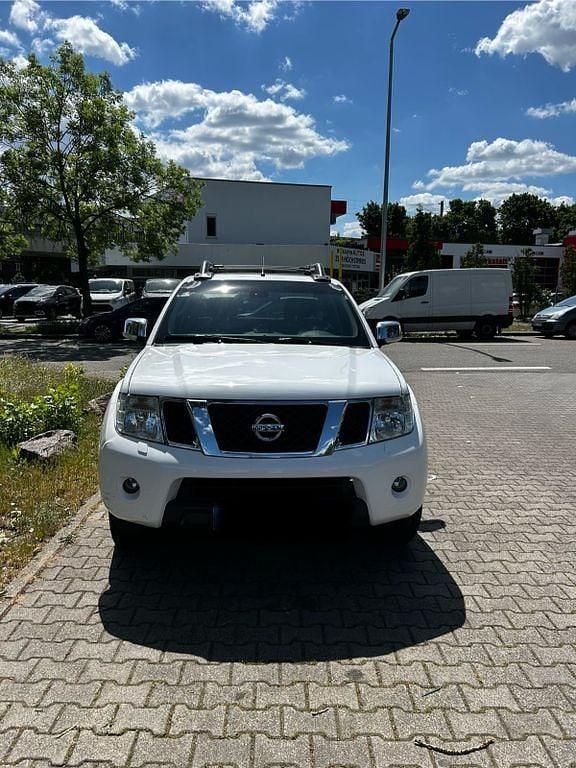 Weiß Gebraucht 2013 Nissan Navara Abholung | 10.999 € (Superpreis) - Bild 1/4