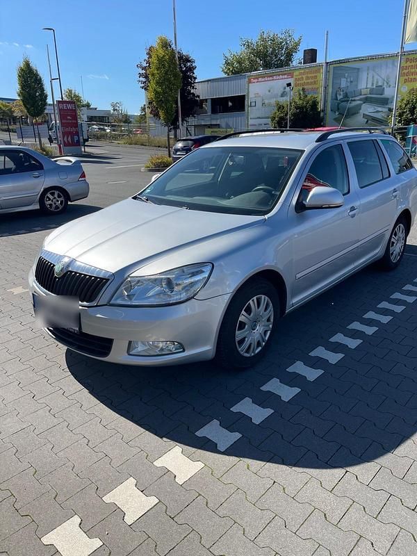 Silber Gebraucht 2009 Skoda Octavia Kombi | 2.800 € (Etwas zu teuer) - Bild 1/4