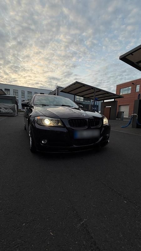 Occasion BMW 320 Lifestyle 184 ch (135 kW) 2011 Noir Berline