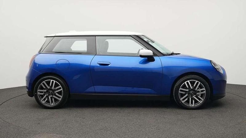 Second-hand Mini Cooper Classic 135 kW (184 CP) 2025 Albastru Hatchback