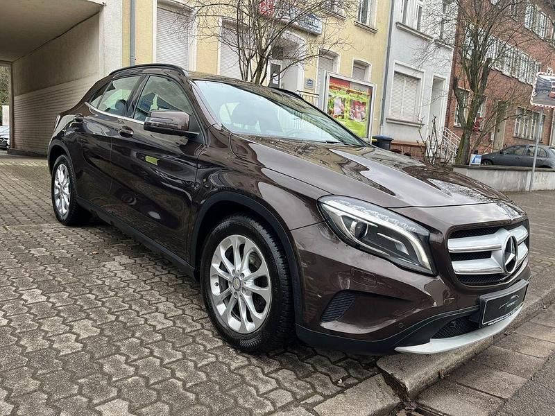 Gebraucht Mercedes GLA200 156 PS (114 kW) 2015 Braun SUV