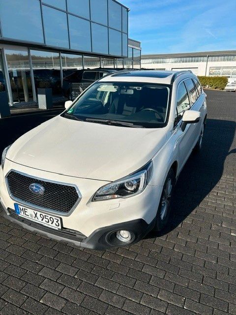 Weiß Gebraucht 2015 Subaru Outback Comfort SUV | 12.000 € (Fairer Preis) - Bild 1/4