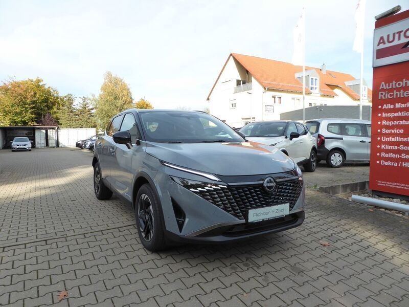 Grau Gebraucht 2024 Nissan Qashqai N-Connecta SUV | 40.490 € (Teuer) - Bild 1/4