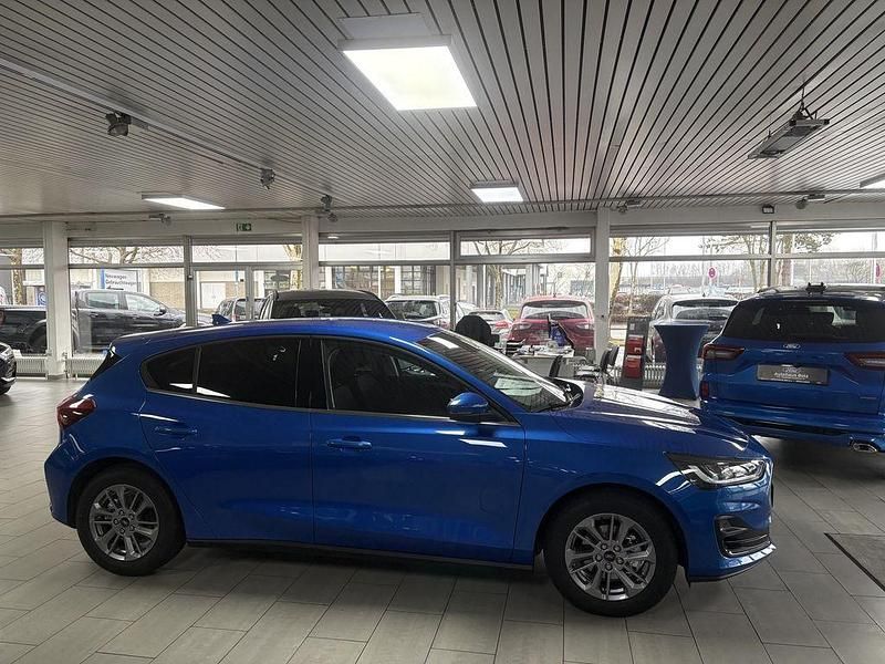 Neu Ford Focus Titanium X 125 PS (91 kW) 2026 Blau Limousine