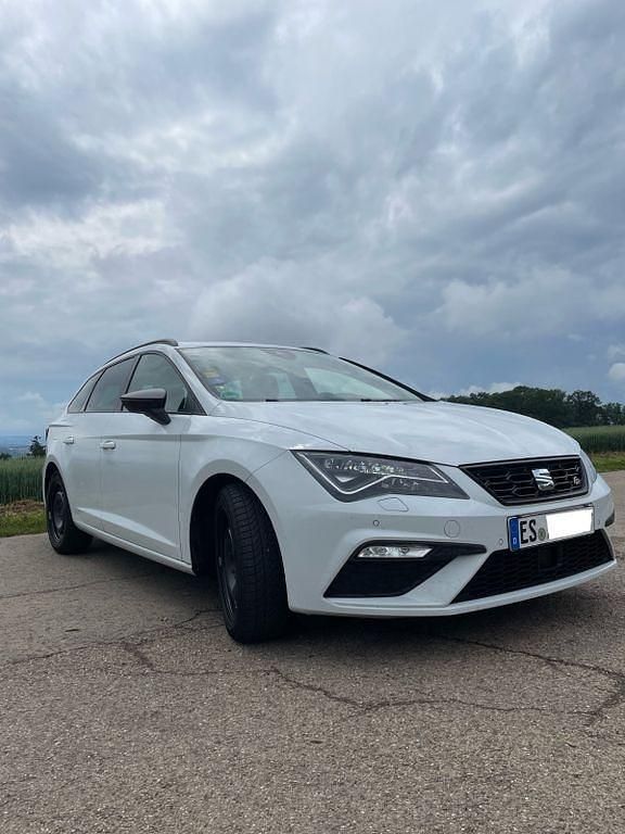 Weiß Gebraucht 2020 Seat Leon FR Kombi | 20.999 € (Etwas zu teuer) - Bild 1/4