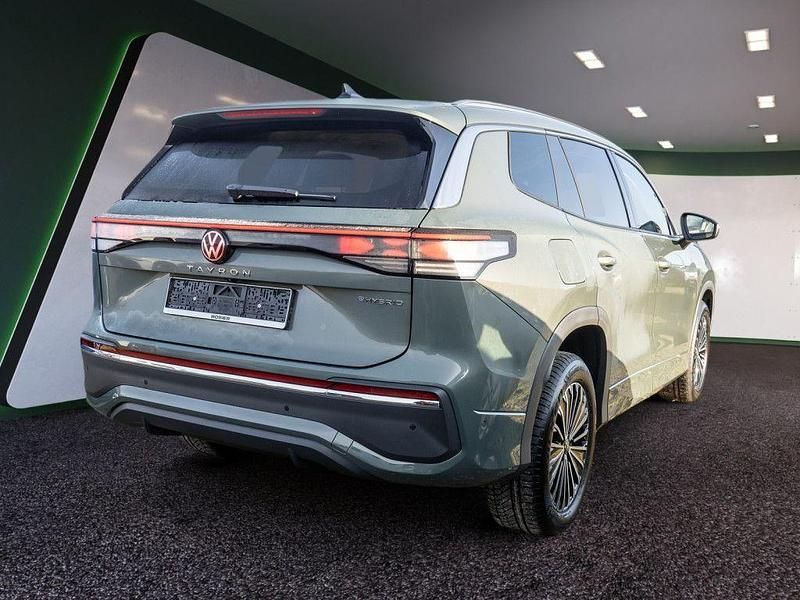 Neu VW Tayron Elegance 150 PS (110 kW) 2025 Grün / cipressino grün SUV