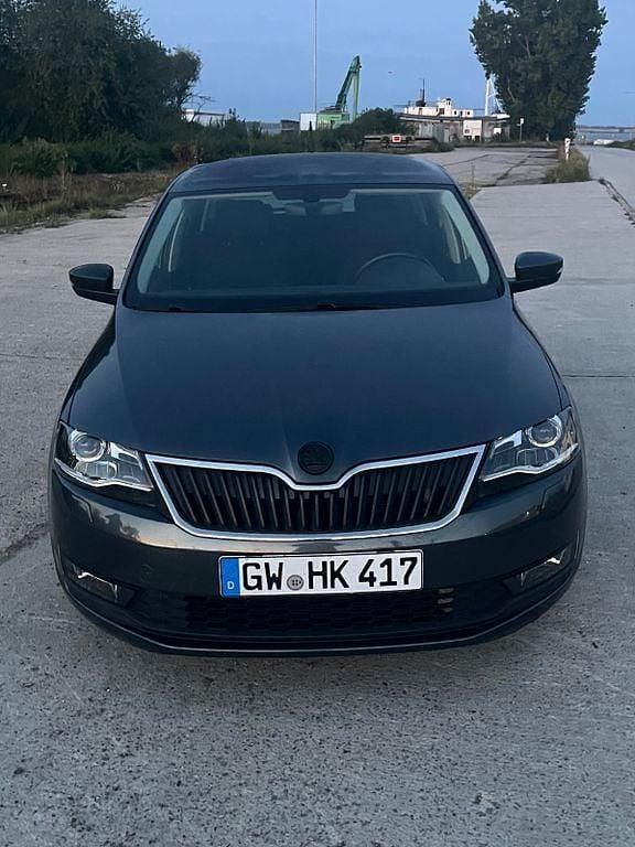 Grau Gebraucht 2017 Skoda Rapid Drive Limousine | 13.200 € (Etwas zu teuer) - Bild 1/4