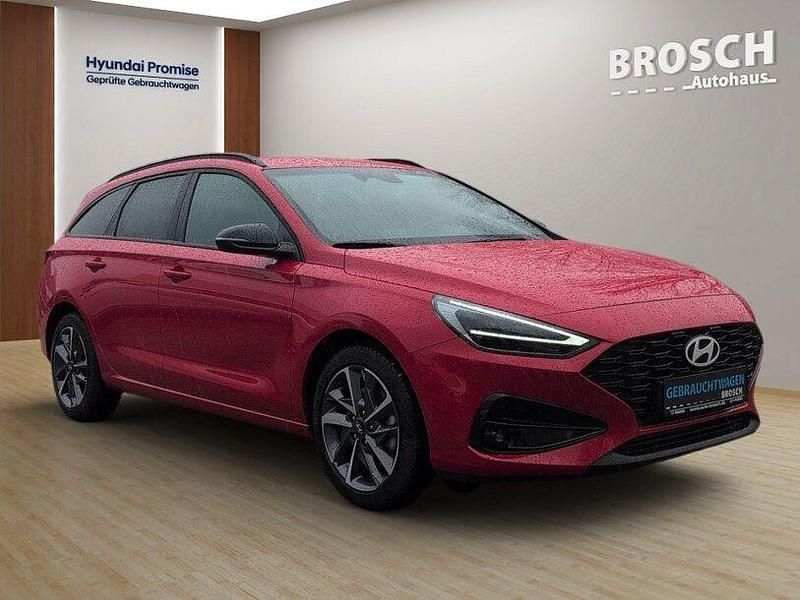 Gebraucht Hyundai i30 Advantage 140 PS (102 kW) 2024 Engine red Kombi