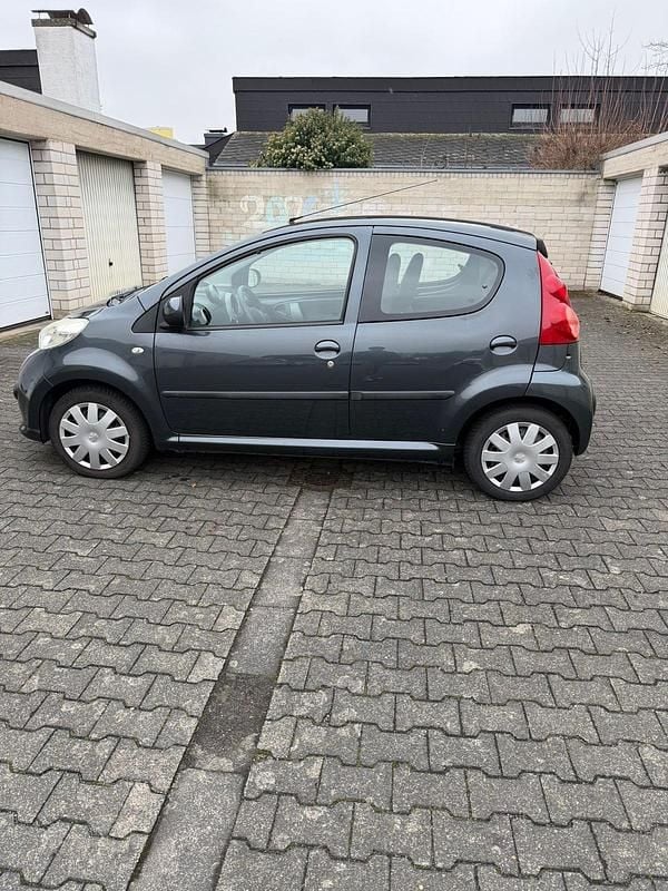Gebraucht Peugeot 107 68 PS (50 kW) 2009 Kleinwagen