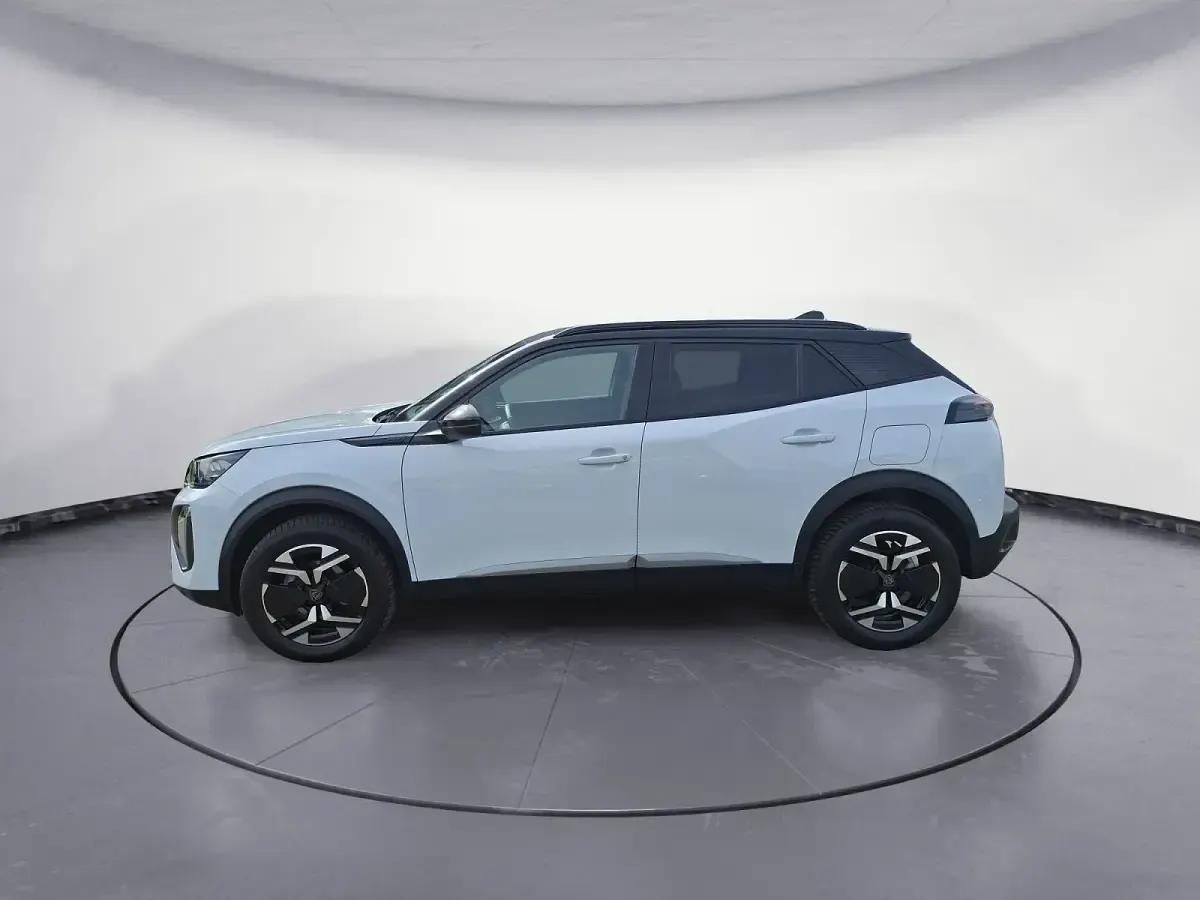 Second-hand Peugeot 2008 GT 131 CP (96 kW) 2024 SUV
