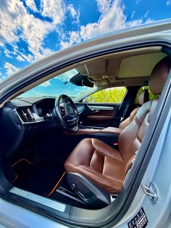 Gebraucht Volvo V90 Momentum 190 PS (139 kW) 2017 Silber Kombi