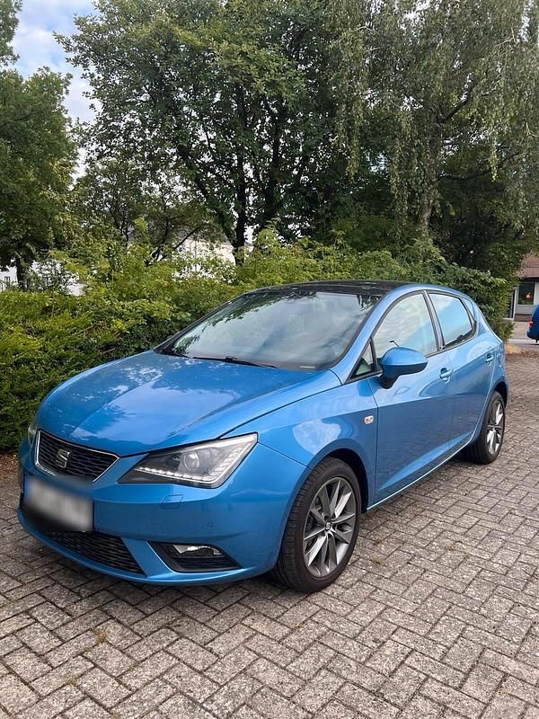 Blau Gebraucht 2014 Seat Ibiza I-Tech Limousine | 8.000 € (Fairer Preis) - Bild 1/4