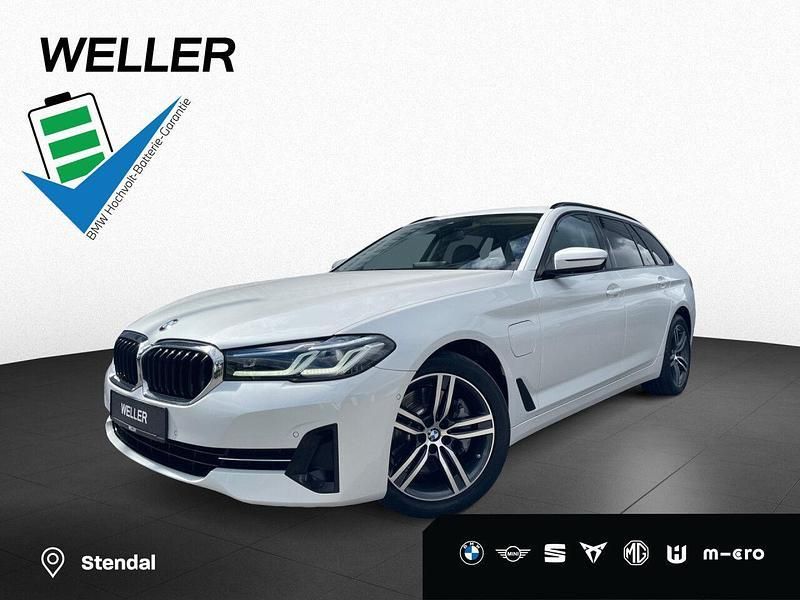 Mineralweiß (weiß) Gebraucht 2021 BMW 530e Shadowline Kombi | 32.990 € (Guter Preis) - Bild 1/4