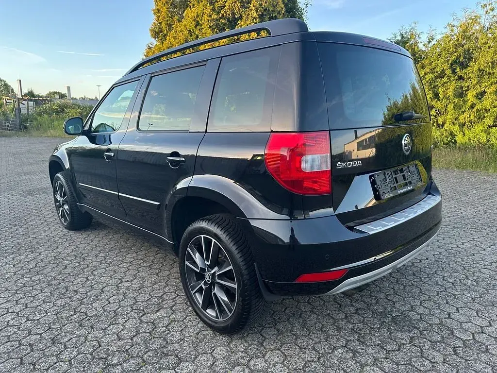 Gebraucht Skoda Yeti Active 110 PS (80 kW) 2015 Schwarzmagic perleffekt SUV