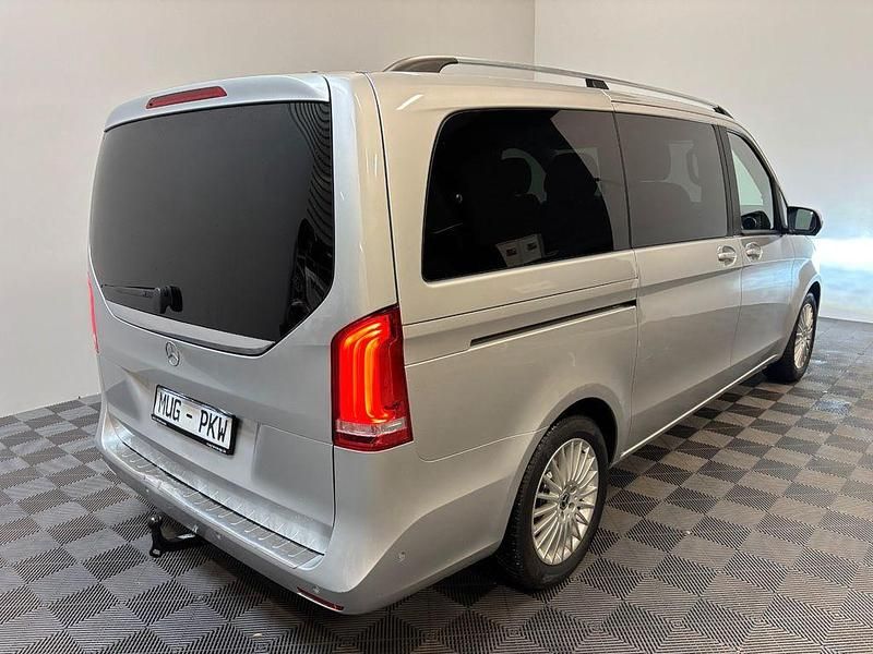Gebraucht Mercedes V220 Edition 163 PS (119 kW) 2019 Silber Van / Kleinbus