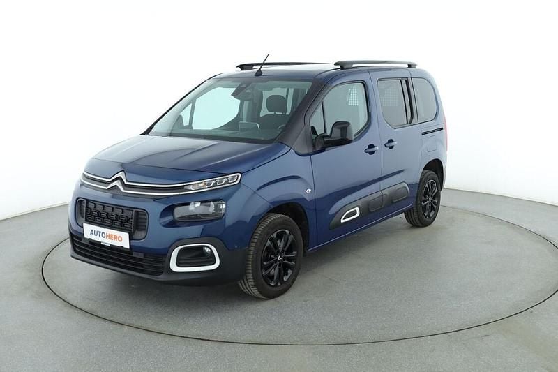 Blau Gebraucht 2023 Citroën Berlingo Shine Van / Kleinbus | 23.370 € (Teuer) - Bild 1/3