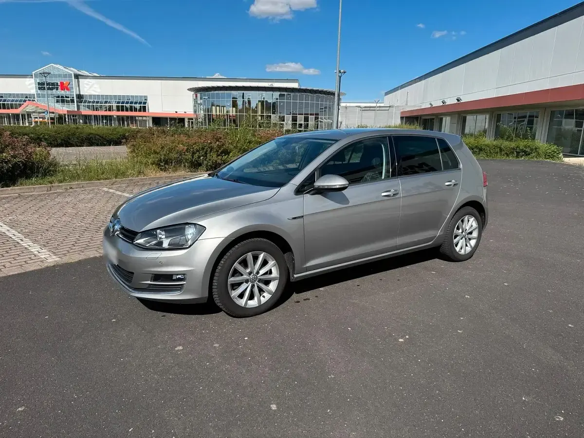 Gebraucht VW Golf VII CLUB 110 PS (80 kW) 2016 Andere farben Limousine
