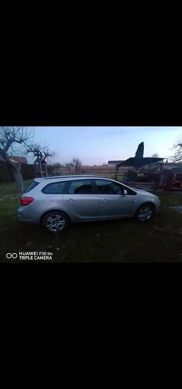 Gebraucht Opel Astra 110 PS (80 kW) 2011 Silber Kombi