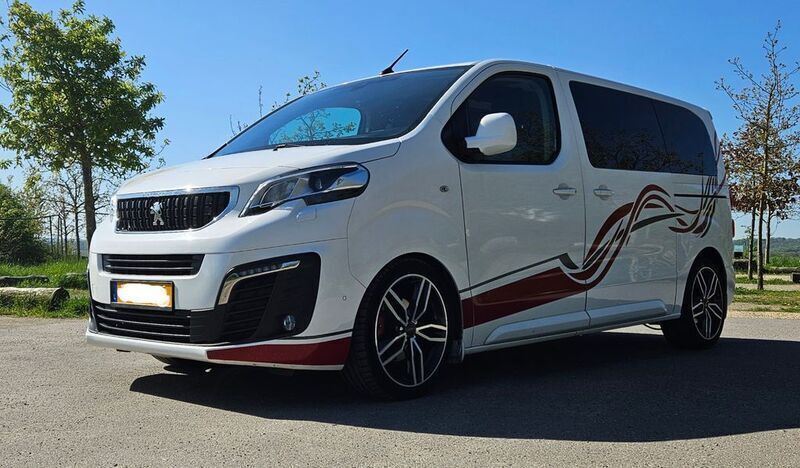Weiß Gebraucht 2019 Peugeot Traveller Allure Van / Kleinbus | 24.860 € (Fairer Preis) - Bild 1/4