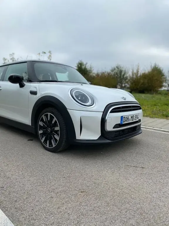 Gebraucht Mini Cooper Classic 136 PS (100 kW) 2023 Weiß Kleinwagen