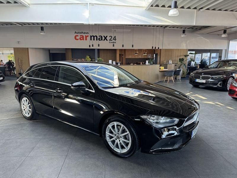 Nachtschwarz unilack Gebraucht 2022 Mercedes CLA180 Limousine | 22.740 € (Guter Preis) - Bild 1/4